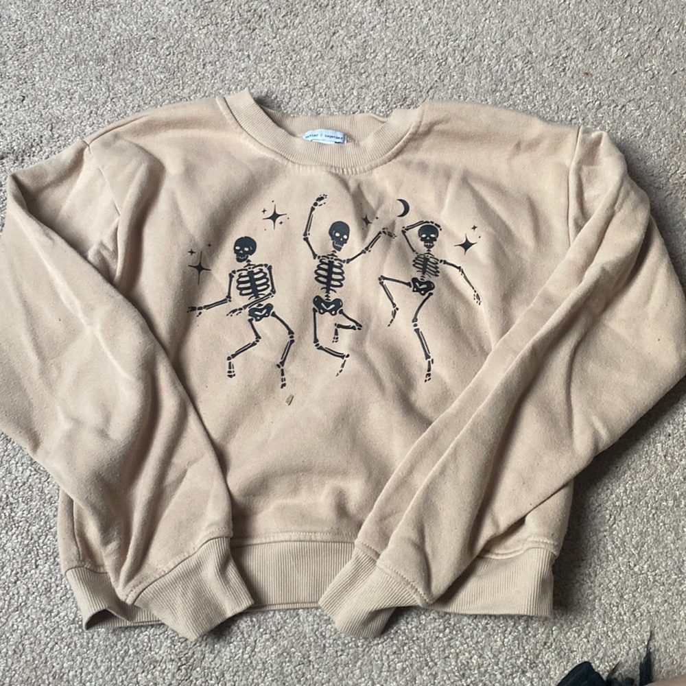 Tan skeleton Halloween fitted crewneck 💀🤎🖤